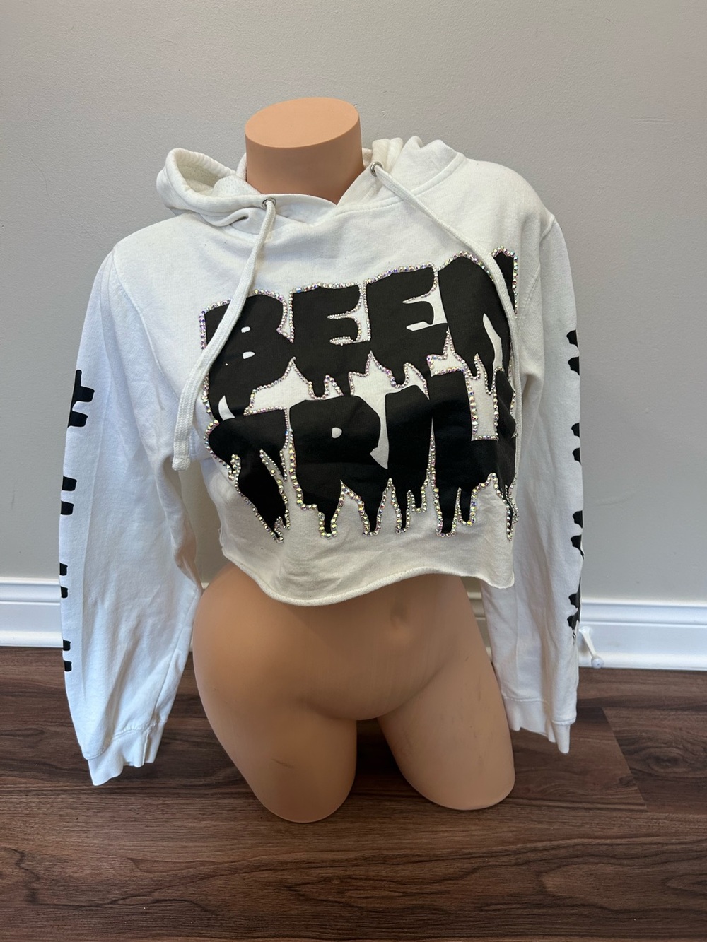 Zumiez White Cropped Hoodie with Black Drip Graphic